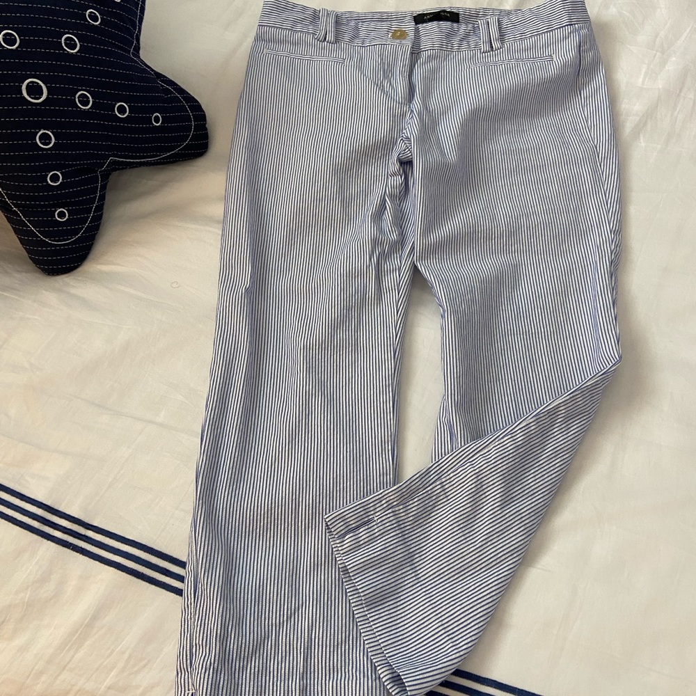 Searsucker crop pants with slits at side. Size 4P